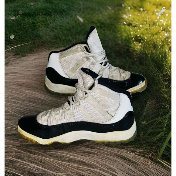 Jordan 11 Retro 2018 Mid Concord- Size 3y (GS) - Picture 2 of 6